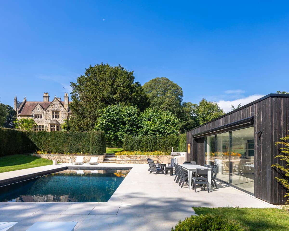 Chipping Norton - Pool & House View