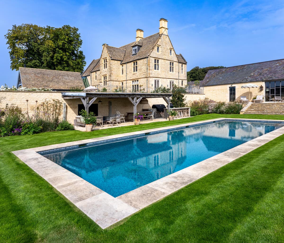 Swerford - Pool & House