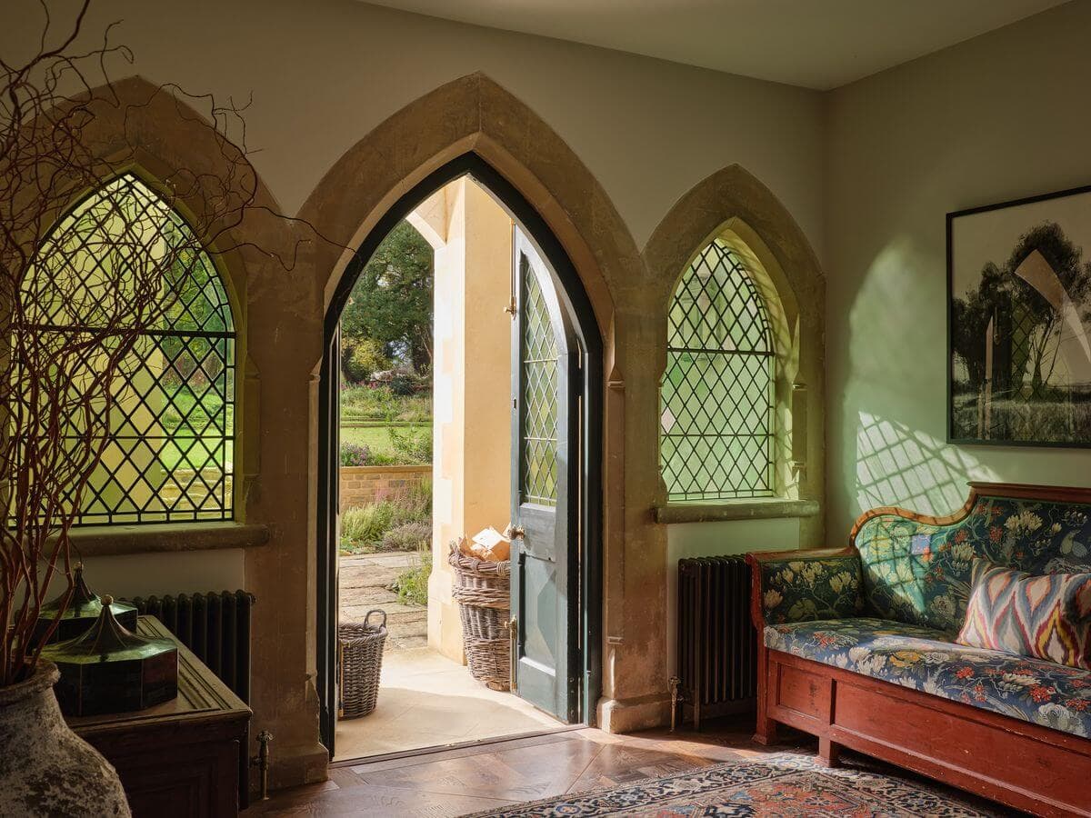 The Tews - Entrance