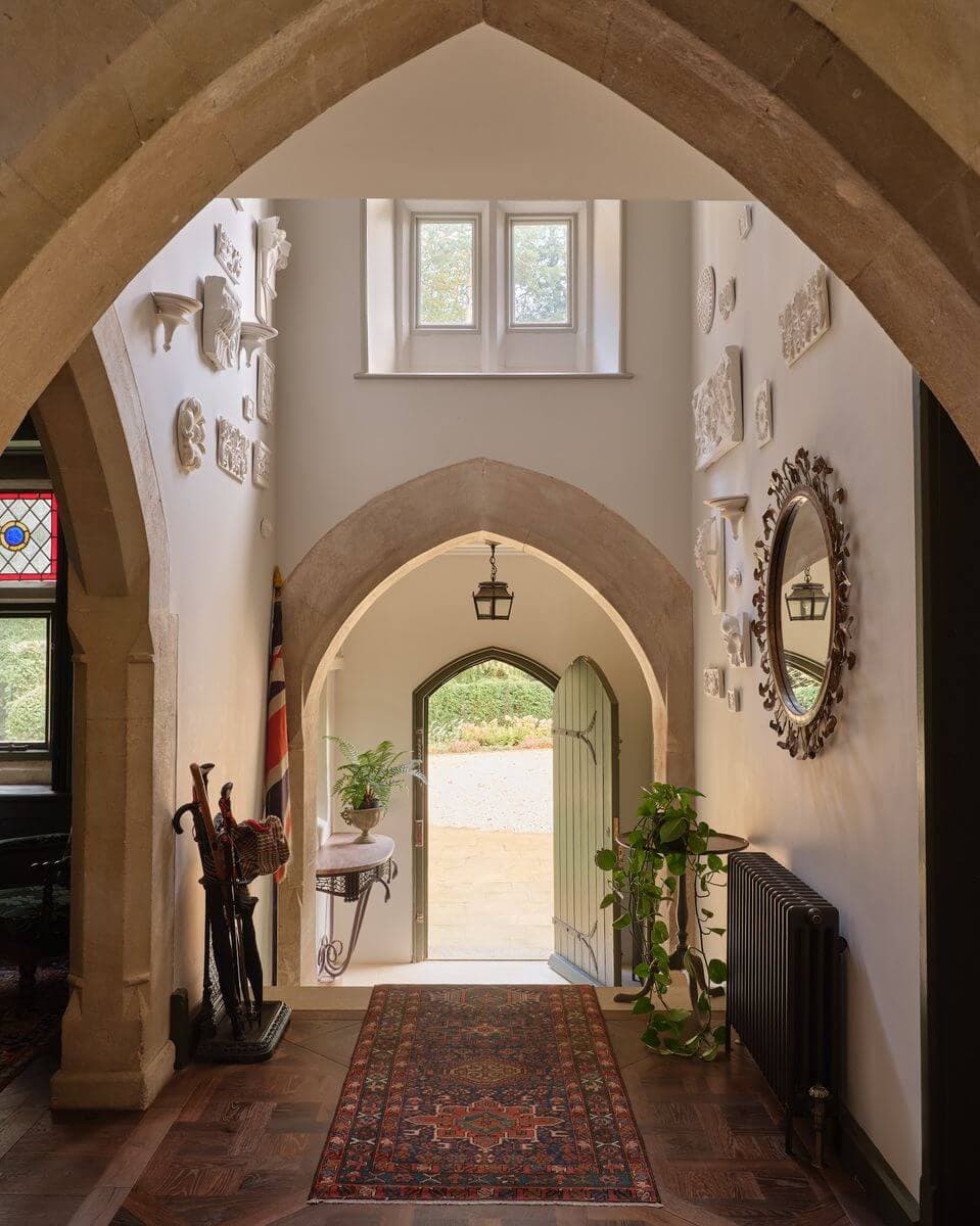 The Tews - Entrance
