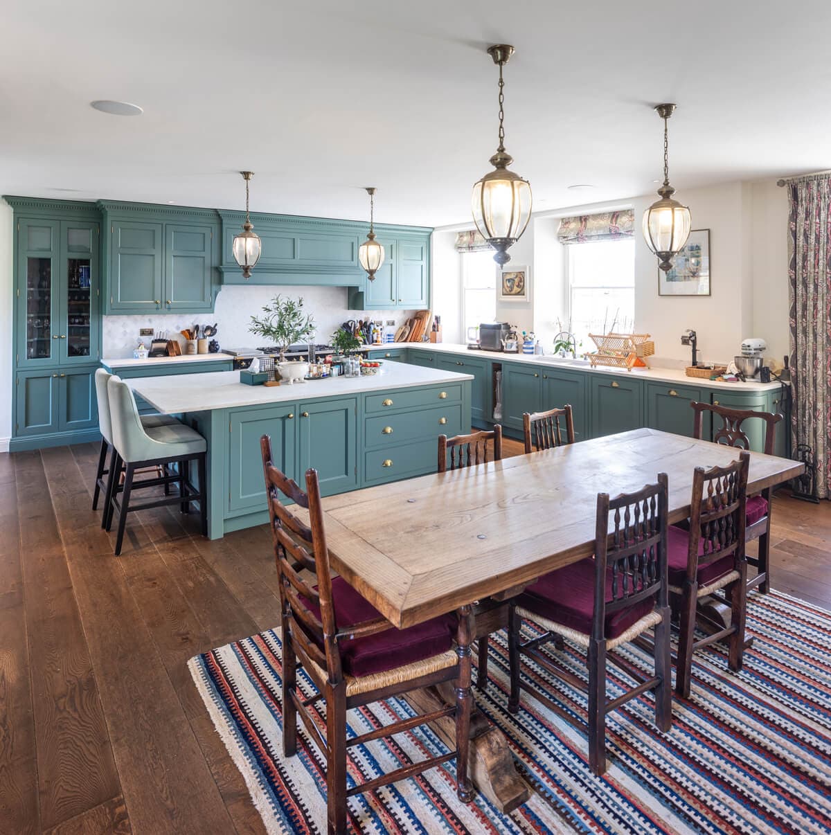 Kitchen & Dining Table