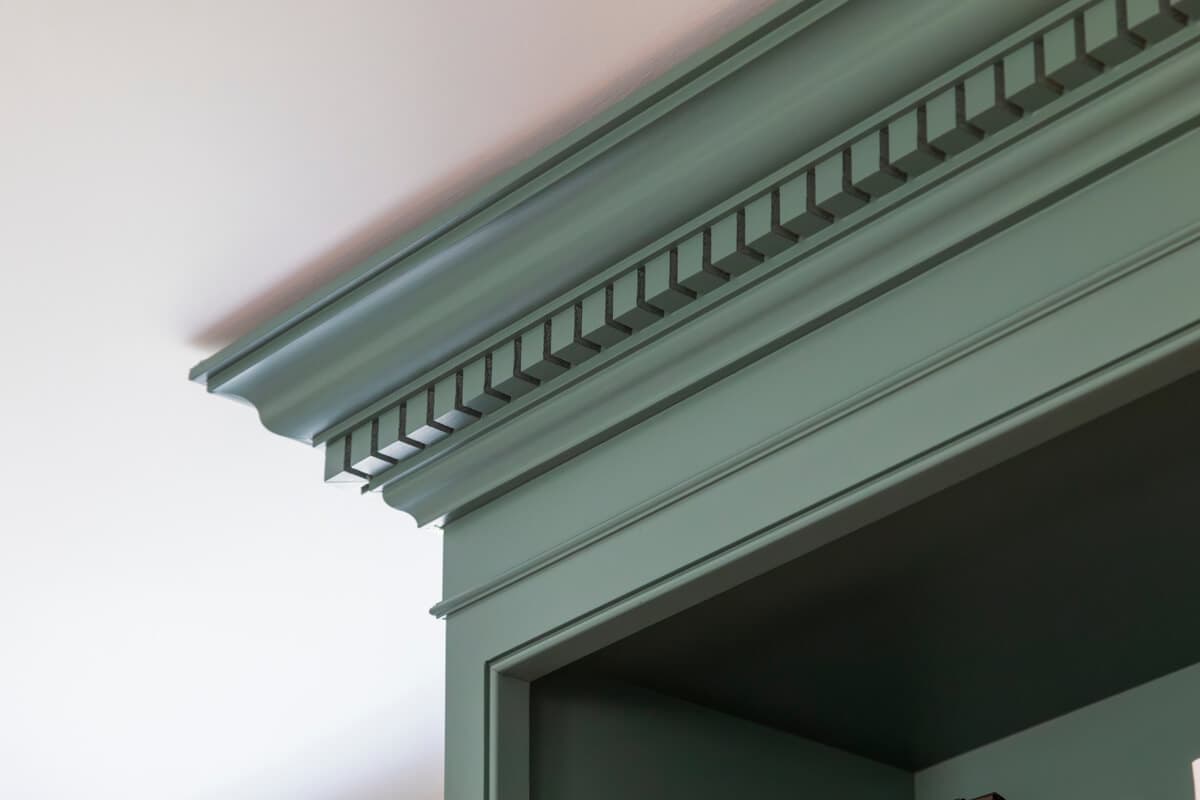 Winchcombe - Bookcase Detailing